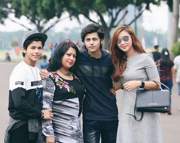 Yulidha Bersama Keluarga Ravi